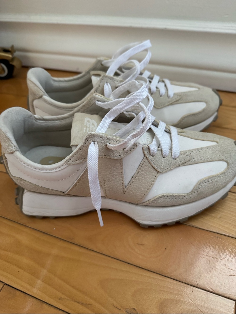 New Balance Women's White and Beige Retro Runner Sneakers